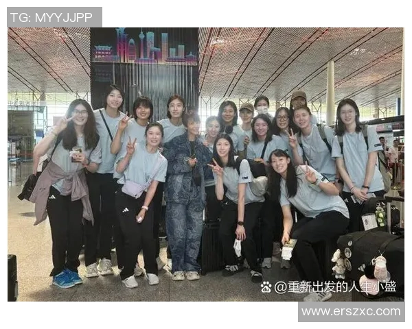 昔日绿茵场上的英雄们退役后重聚合影留念共话足球人生与荣耀回忆